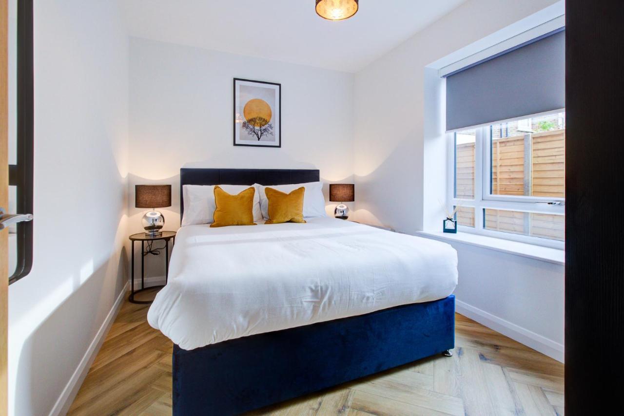 Hybrid Resi - London, Mitcham Close To Tooting And Wimbledon Bagian luar foto