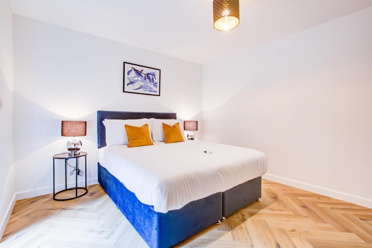 Hybrid Resi - London, Mitcham Close To Tooting And Wimbledon Bagian luar foto