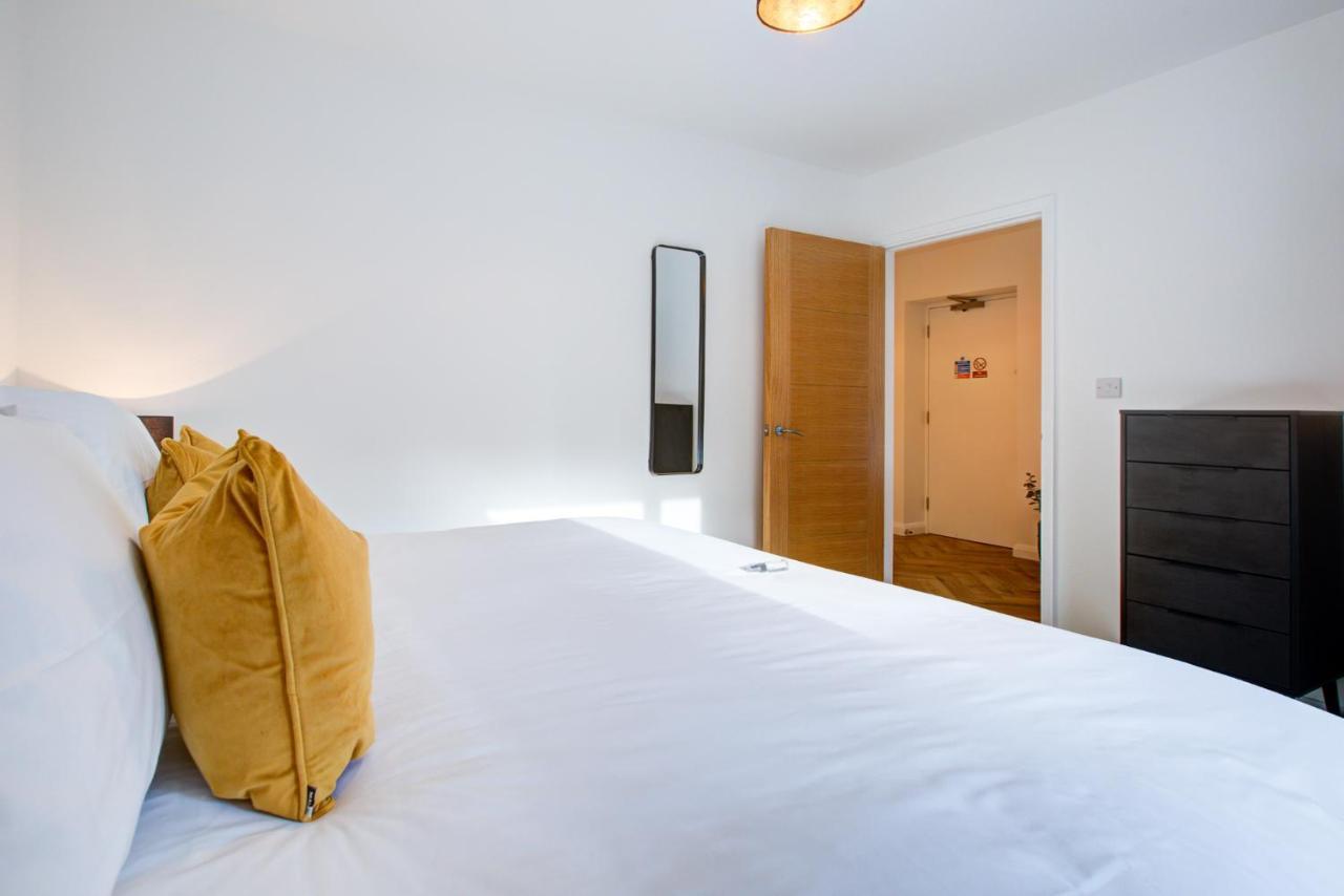 Hybrid Resi - London, Mitcham Close To Tooting And Wimbledon Bagian luar foto