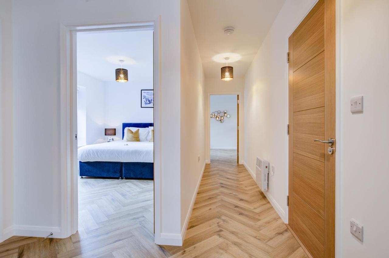 Hybrid Resi - London, Mitcham Close To Tooting And Wimbledon Bagian luar foto