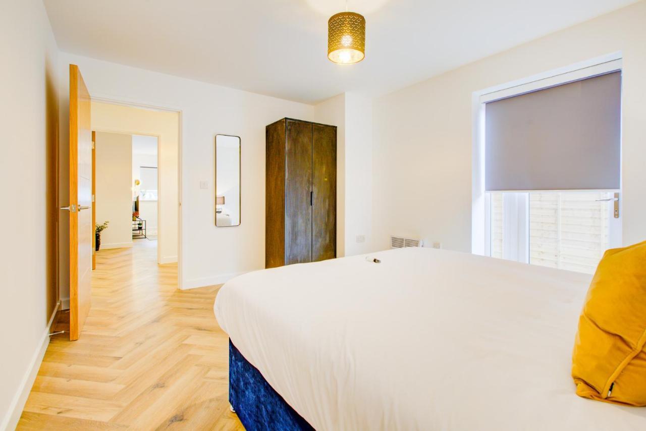 Hybrid Resi - London, Mitcham Close To Tooting And Wimbledon Bagian luar foto