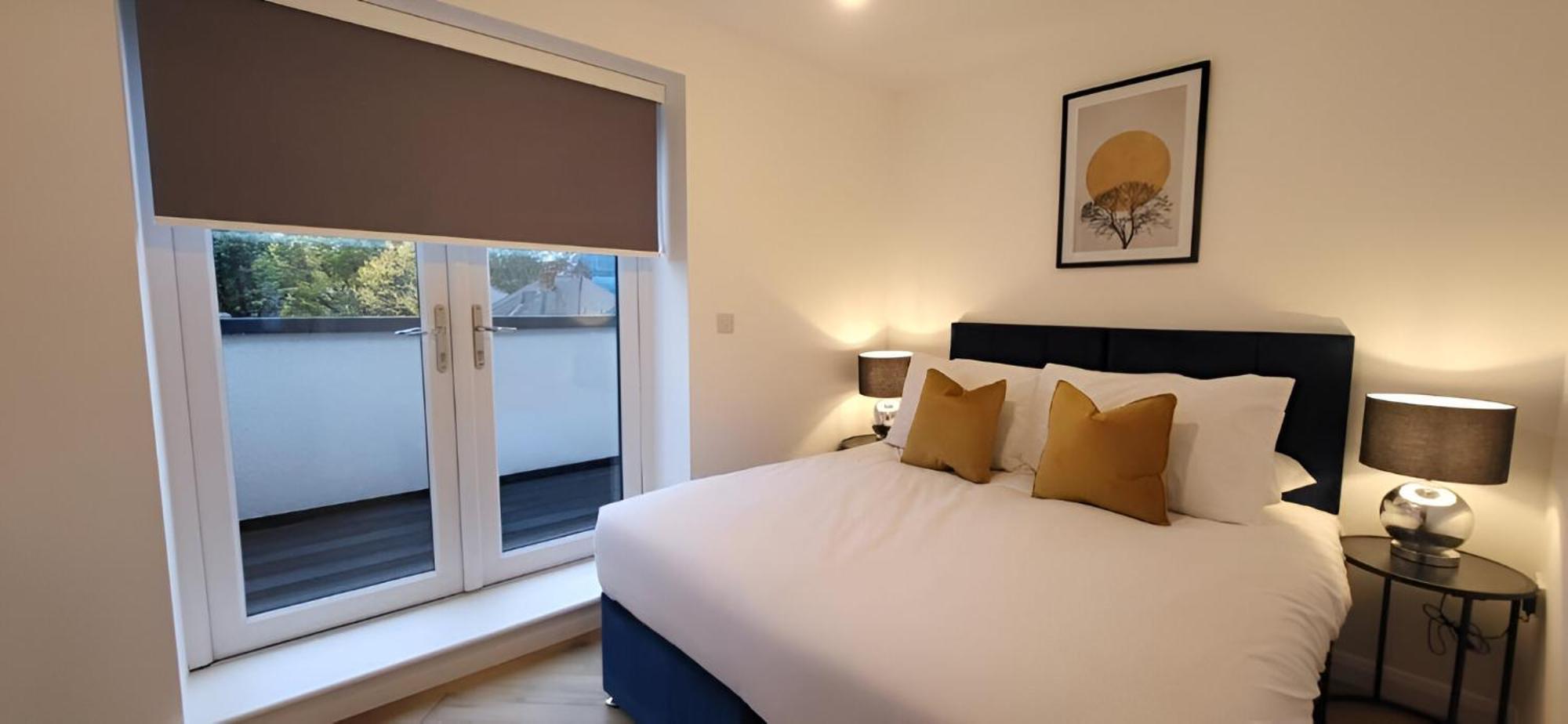 Hybrid Resi - London, Mitcham Close To Tooting And Wimbledon Bagian luar foto