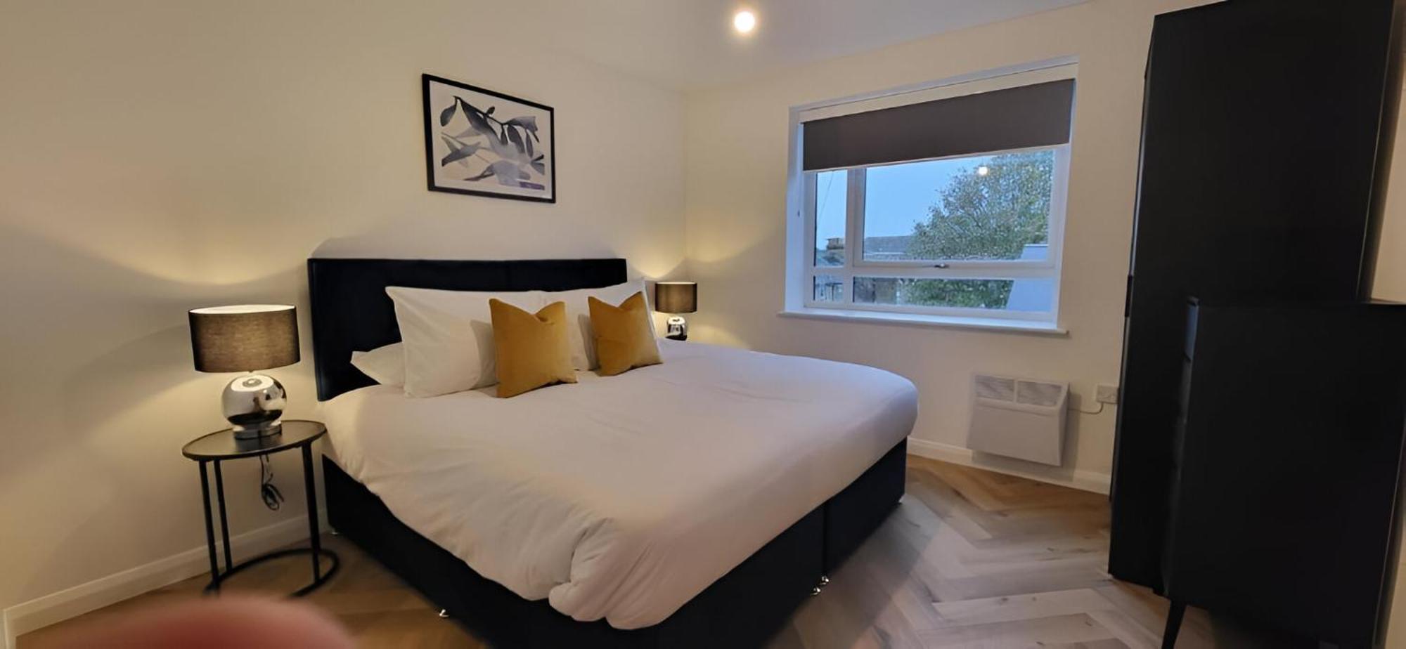 Hybrid Resi - London, Mitcham Close To Tooting And Wimbledon Bagian luar foto