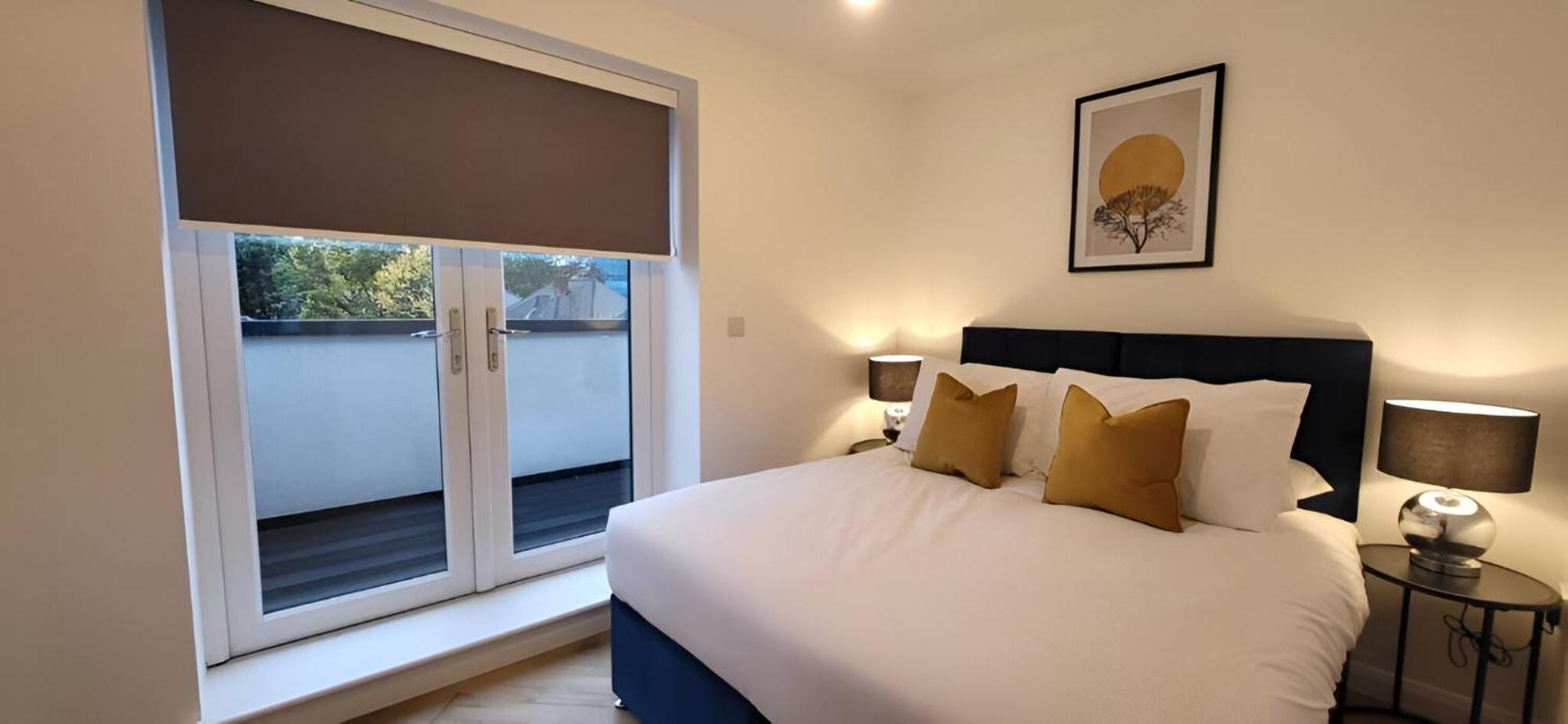 Hybrid Resi - London, Mitcham Close To Tooting And Wimbledon Bagian luar foto