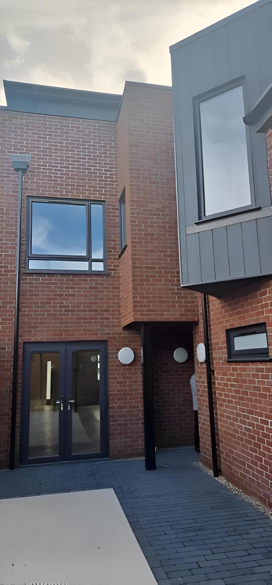 Hybrid Resi - London, Mitcham Close To Tooting And Wimbledon Bagian luar foto
